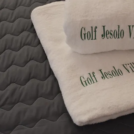 Appartamento Golf Village ➔ Attico Con Piscina